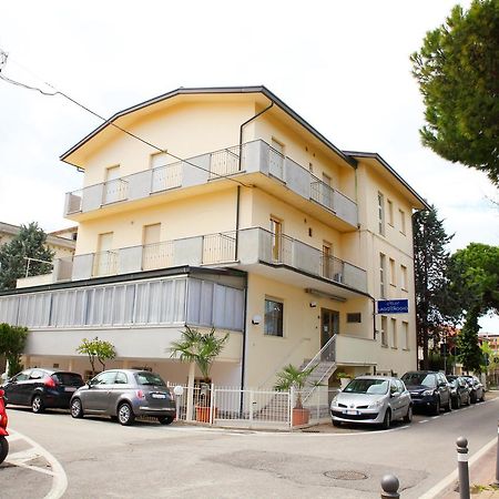 Hotel Lagomaggio Rímini Exterior foto